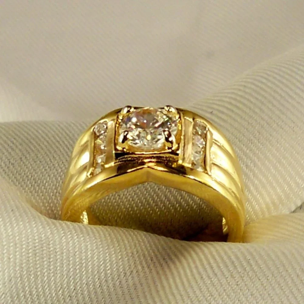 NEW Round Cut Cubic Zirconias Gold DESIGNER Ring
